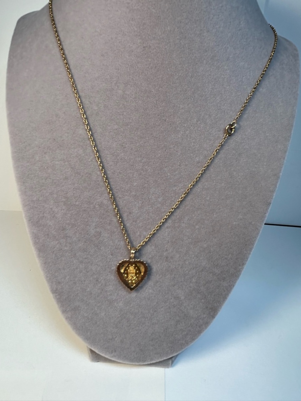 Vintage 12 Kt Gold Filled Miraculous Mary Heart Pendant Necklace - Picture 3 of 9